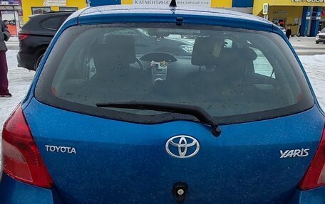 Toyota Yaris III рестайлинг, 2006 год, 900 000 рублей, 2 фотография