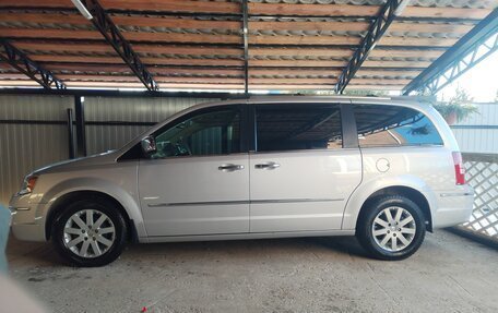 Chrysler Voyager IV, 2008 год, 1 480 000 рублей, 2 фотография