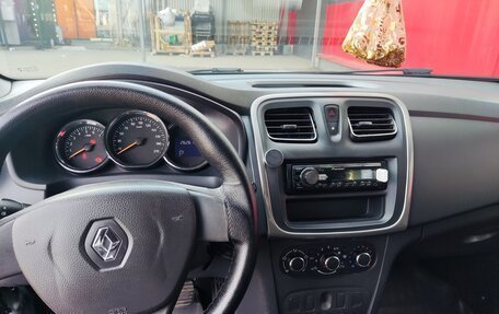 Renault Logan II, 2017 год, 270 000 рублей, 6 фотография