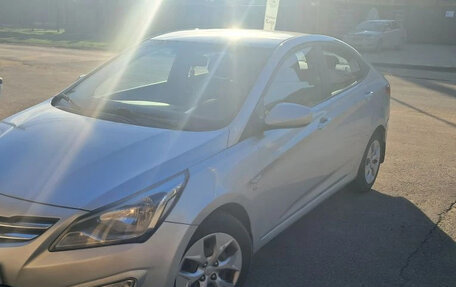 Hyundai Solaris II рестайлинг, 2016 год, 950 000 рублей, 3 фотография