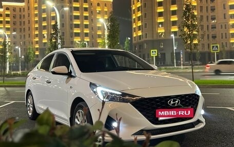 Hyundai Solaris II рестайлинг, 2021 год, 1 599 999 рублей, 2 фотография