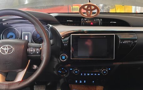 Toyota Hilux VIII, 2015 год, 3 850 000 рублей, 9 фотография