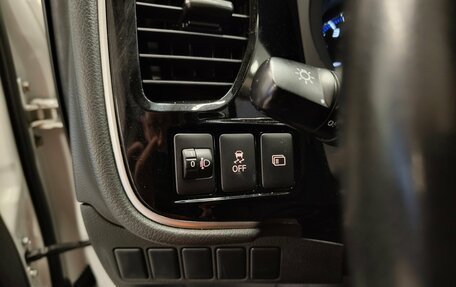 Mitsubishi Outlander III рестайлинг 3, 2019 год, 1 980 000 рублей, 5 фотография