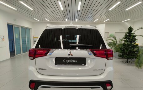 Mitsubishi Outlander III рестайлинг 3, 2019 год, 1 980 000 рублей, 4 фотография