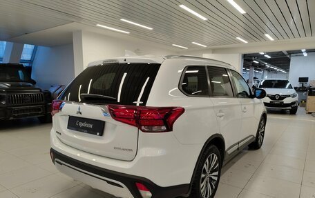 Mitsubishi Outlander III рестайлинг 3, 2019 год, 1 980 000 рублей, 2 фотография