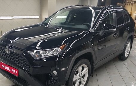 Toyota RAV4, 2021 год, 3 350 000 рублей, 1 фотография