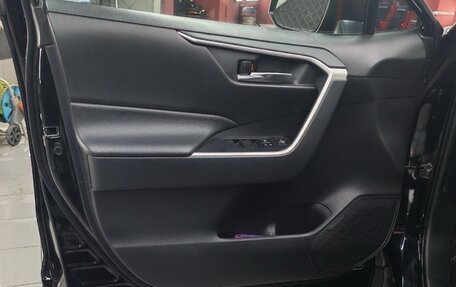 Toyota RAV4, 2021 год, 3 350 000 рублей, 10 фотография