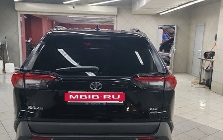 Toyota RAV4, 2021 год, 3 350 000 рублей, 8 фотография