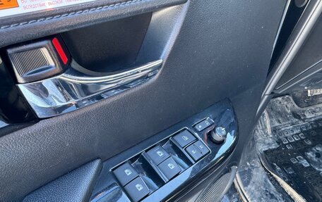 Toyota Hilux VIII, 2019 год, 3 150 000 рублей, 6 фотография