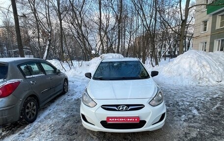 Hyundai Solaris II рестайлинг, 2013 год, 950 000 рублей, 1 фотография