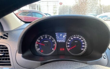 Hyundai Solaris II рестайлинг, 2013 год, 950 000 рублей, 3 фотография