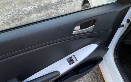 Hyundai Solaris II рестайлинг, 2013 год, 950 000 рублей, 4 фотография