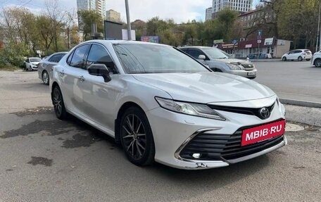 Toyota Camry, 2021 год, 2 600 000 рублей, 3 фотография