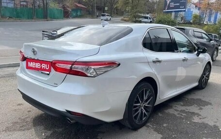 Toyota Camry, 2021 год, 2 600 000 рублей, 5 фотография