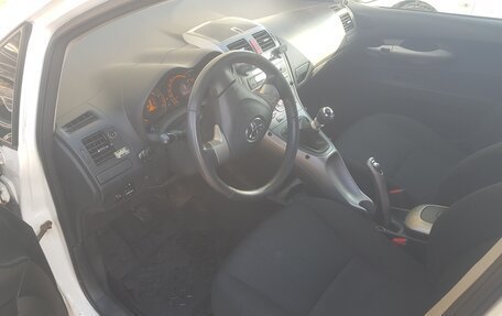 Toyota Auris II, 2010 год, 650 000 рублей, 10 фотография