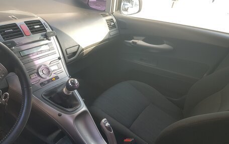 Toyota Auris II, 2010 год, 650 000 рублей, 11 фотография