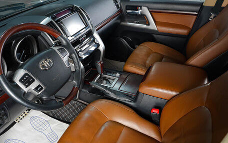 Toyota Land Cruiser 200, 2014 год, 4 999 000 рублей, 8 фотография