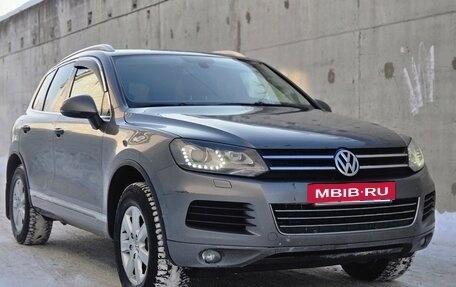 Volkswagen Touareg III, 2011 год, 1 420 000 рублей, 2 фотография