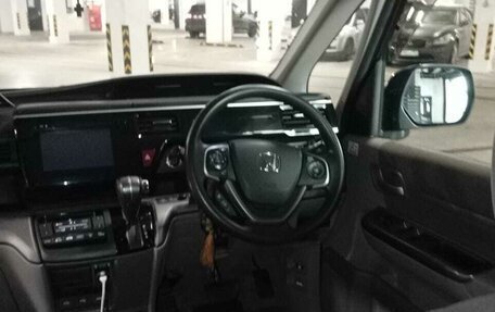 Honda Stepwgn IV, 2016 год, 1 800 000 рублей, 5 фотография