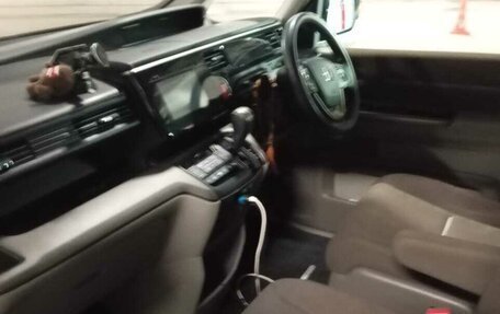 Honda Stepwgn IV, 2016 год, 1 800 000 рублей, 6 фотография