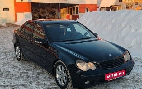 Mercedes-Benz C-Класс, 2005 год, 550 000 рублей, 1 фотография