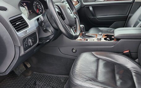 Volkswagen Touareg III, 2011 год, 1 930 000 рублей, 12 фотография