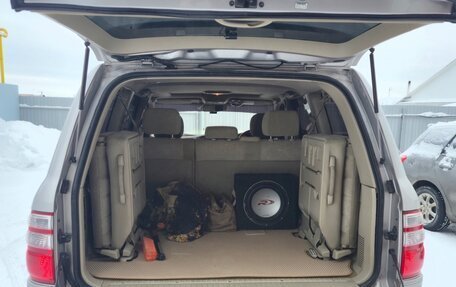 Toyota Land Cruiser 100 рестайлинг 2, 2003 год, 2 670 000 рублей, 5 фотография