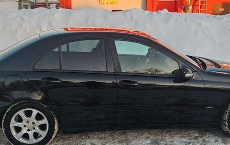 Mercedes-Benz C-Класс, 2005 год, 550 000 рублей, 3 фотография