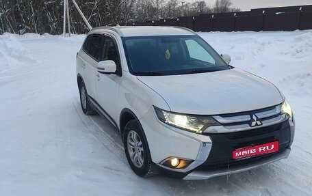 Mitsubishi Outlander III рестайлинг 3, 2017 год, 2 000 000 рублей, 1 фотография