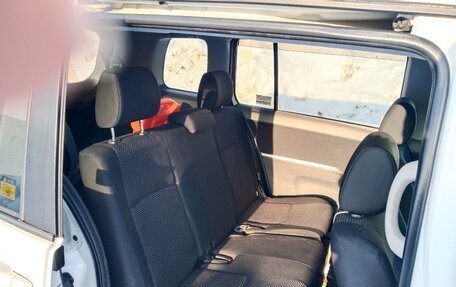 Toyota ISis I, 2011 год, 1 250 000 рублей, 7 фотография