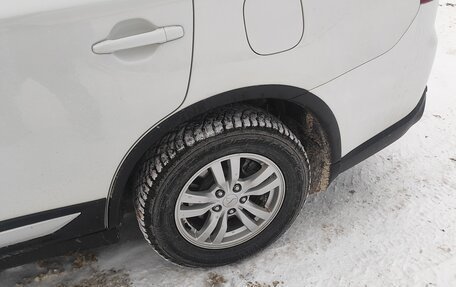 Mitsubishi Outlander III рестайлинг 3, 2017 год, 2 000 000 рублей, 9 фотография