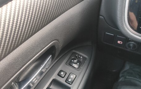 Mitsubishi Outlander III рестайлинг 3, 2017 год, 2 000 000 рублей, 13 фотография