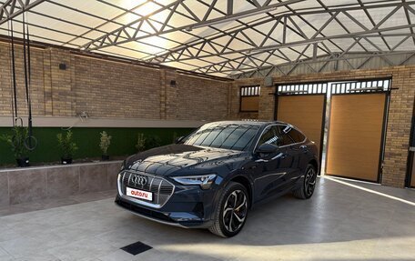 Audi e-tron Sportback I, 2021 год, 5 000 000 рублей, 3 фотография