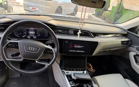 Audi e-tron Sportback I, 2021 год, 5 000 000 рублей, 10 фотография