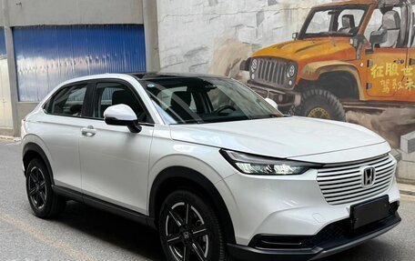 Honda Vezel, 2023 год, 2 070 000 рублей, 2 фотография