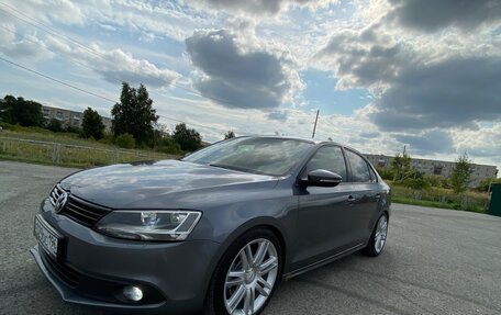 Volkswagen Jetta VI, 2014 год, 1 170 000 рублей, 2 фотография