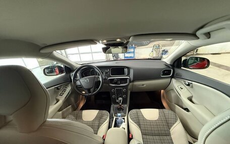 Volvo V40 Cross Country I, 2018 год, 1 800 000 рублей, 13 фотография