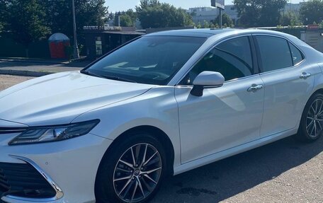 Toyota Camry, 2023 год, 3 990 000 рублей, 2 фотография