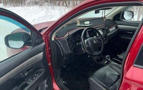 Mitsubishi Outlander III рестайлинг 3, 2013 год, 1 300 000 рублей, 9 фотография