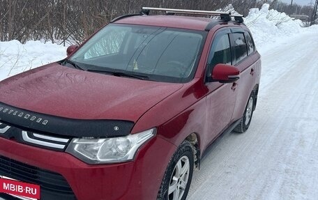 Mitsubishi Outlander III рестайлинг 3, 2013 год, 1 300 000 рублей, 5 фотография