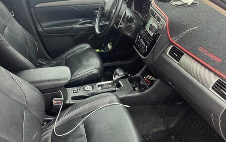 Mitsubishi Outlander III рестайлинг 3, 2013 год, 1 300 000 рублей, 15 фотография