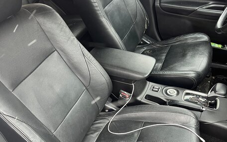 Mitsubishi Outlander III рестайлинг 3, 2013 год, 1 300 000 рублей, 16 фотография