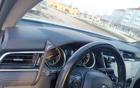 Toyota Camry, 2019 год, 2 500 000 рублей, 6 фотография