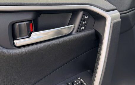 Toyota RAV4, 2025 год, 5 375 000 рублей, 24 фотография