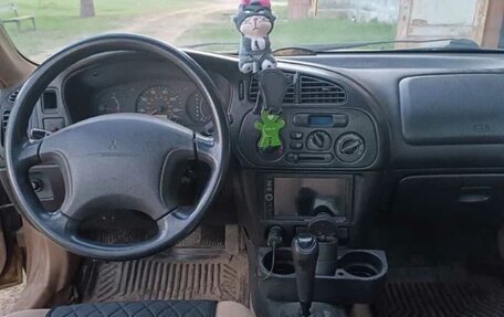 Mitsubishi Mirage VI рестайлинг, 1999 год, 100 000 рублей, 1 фотография