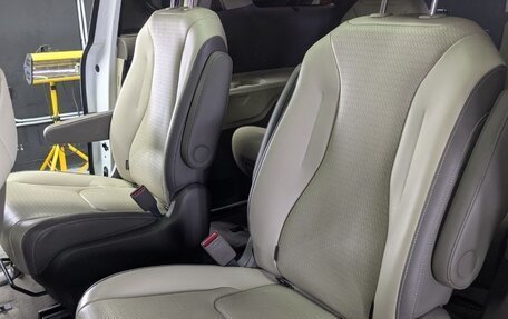 KIA Carnival, 2020 год, 4 700 000 рублей, 19 фотография