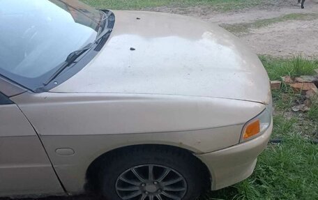 Mitsubishi Mirage VI рестайлинг, 1999 год, 100 000 рублей, 2 фотография