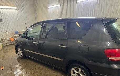 Toyota Ipsum II, 2001 год, 750 000 рублей, 3 фотография