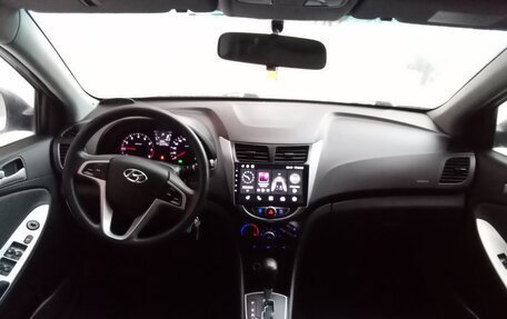 Hyundai Solaris II рестайлинг, 2012 год, 900 000 рублей, 3 фотография