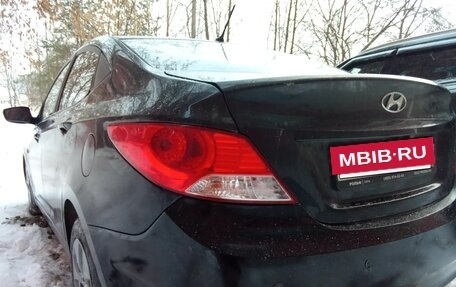 Hyundai Solaris II рестайлинг, 2012 год, 900 000 рублей, 5 фотография